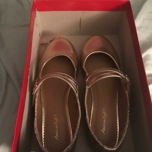 Brand new size 2.5 girls gold  dress shoe